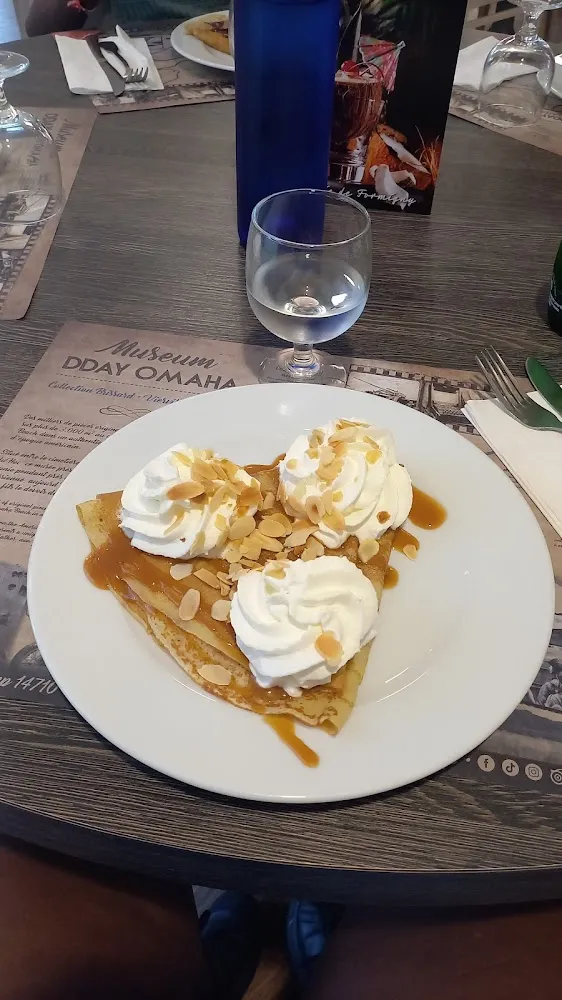 Crêpe Caramel Beurre Salé Amande Chantilly En Supplément